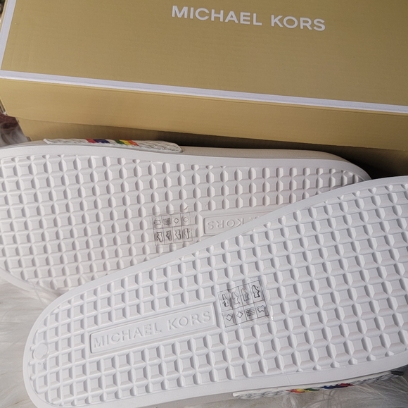 Women's Gilmore Rainbow Pride Pool Slidesize9 - Picture 8 of 12